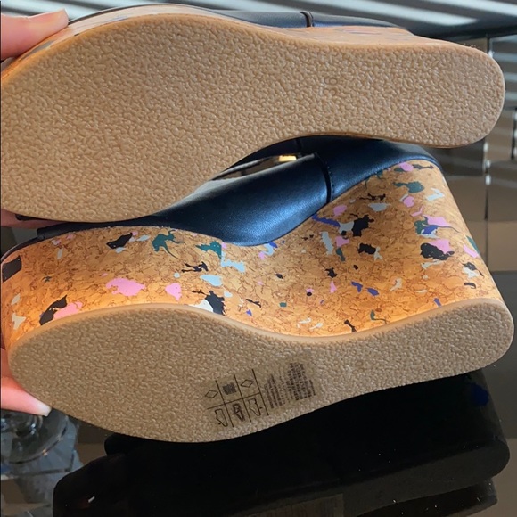 Black platform sandals - Picture 3 of 4